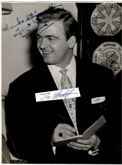 DAVID WHITFIELD (1925-80) britischer Sänger / British male tenor vocalist from Kingston upon Hull. In November 1953 he became the first British male artist to have a number one single in the UK with "Answer Me". He died from a brain haemorrhage in Sydney, Australia, while on tour at the age of 54.