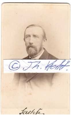 SACHSE (vtl. Gustav Adolf Sachse, 1835-1903, Oberpostdirektor im Reichspostamt Berlin, 1893 Kaiserlicher Wirklicher Geheimer Rat, M.d.R., Mitglied des Kolonialrates. 1898 Zustimmung zur Flottenvorlage im Reichstag)