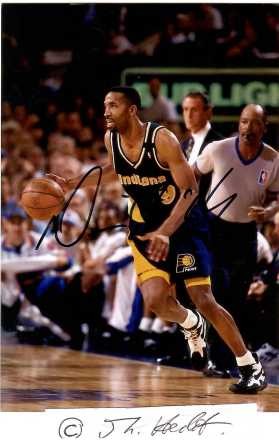 DERRICK McKEY (1966) US-amerikanischer Basketballspieler. An der Seite von David Robinson und Steve Kerr wurde er 1986 mit der Nationalmannschaft der Vereinigten Staaten in Madrid Weltmeister. / American former basketball player who played most of his National Basketball Association (NBA) career at the small forward and the power forward positions.