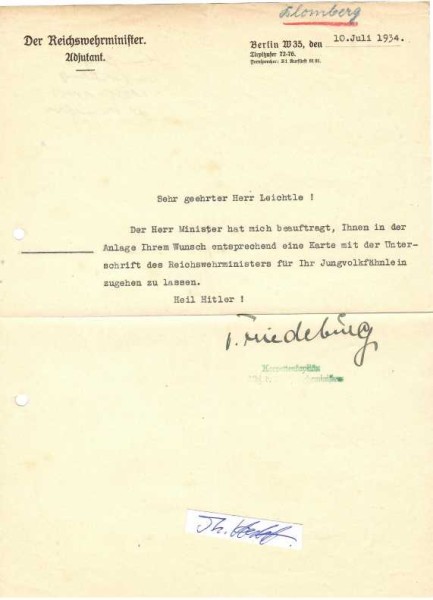 HANS-GEORG VON FRIEDEBURG (1895-1945 SM) deutscher Generaladmiral, letzter Oberbefehlshaber der Kriegsmarine, Mitunterzeichner der offiziellen Gesamtkapitulation in Reims und in Berlin-Karlshorst, ab 1943 Kommandierender Admiral der Unterseeboote im Zweiten Weltkrieg