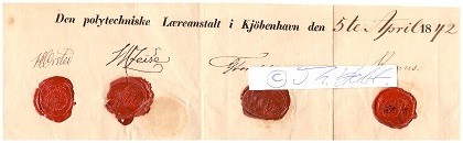 HANS CHRISTIAN ORSTEDT (Hans Christian Ørsted, deutsch Hans Christian Oersted, 1777-1851) dänischer Physiker, Chemiker und Naturphilosoph. 1820 entdeckte Ørsted die magnetische Wirkung des elektrischen Stromes und gilt als Mitbegründer der Elektrizitätslehre und Elektrotechnik. Ørsted war 1829 maßgeblich beteiligt an der Gründung der Polytechnischen Lehranstalt (dänisch Den Polytekniske Læreanstalt) in Kopenhagen, dem Vorgänger der heutigen Technischen Universität Dänemarks. Seit der Eröffnung war er bis zu seinem Tod Rektor der Schule.